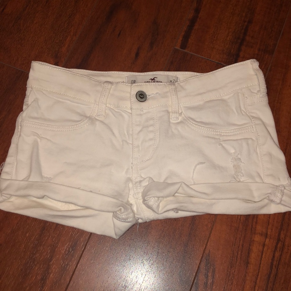 White Hollister shorts